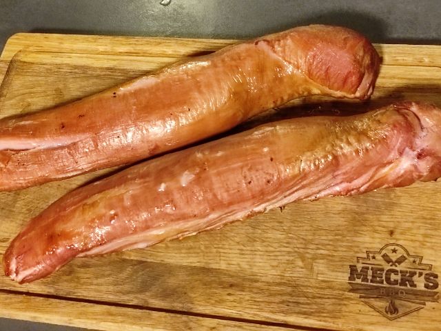 Geräuchertes Schweinefilet vom Smoker mit würziger Kruste
