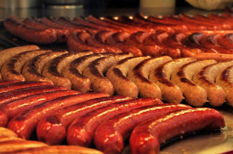 Frische Bratwurst mit Bacon MecksBBQ